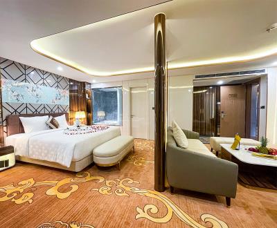 EXECUTIVE SUITE